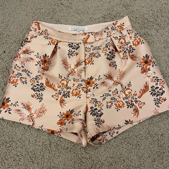 Endless Rose Floral Brocade Shorts 💕 - Picture 3 of 8